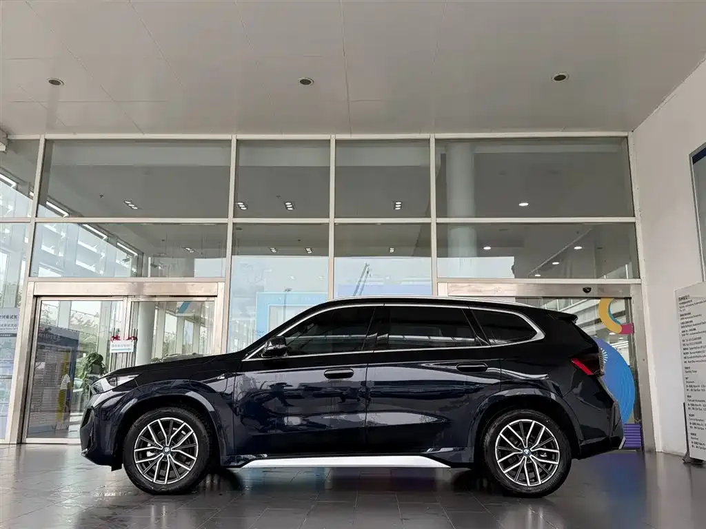 BMW iX1 2024 из CN, фото 3