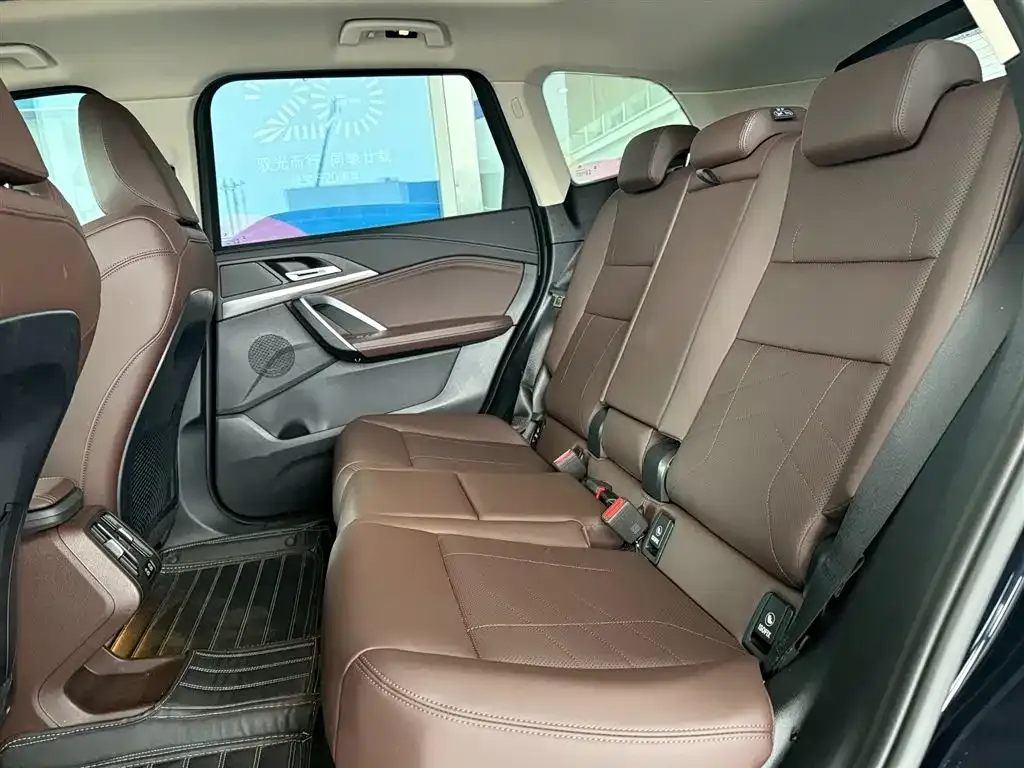 BMW iX1 2024 из CN, фото 7