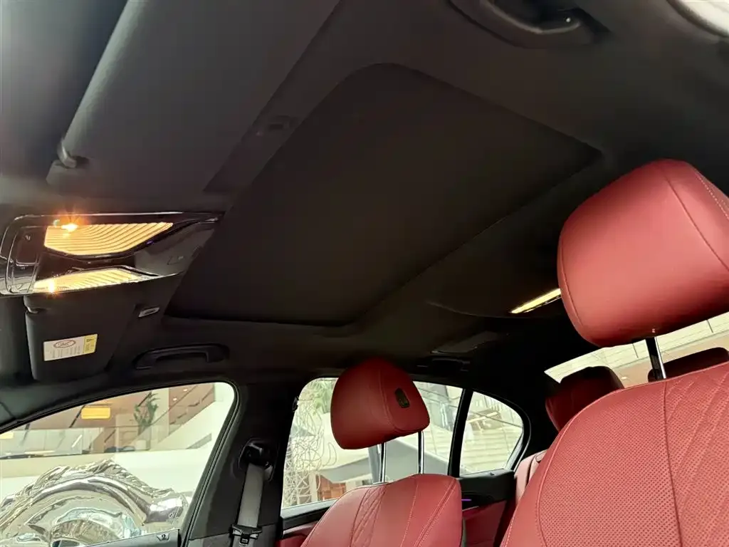 BMW 5 Series 2023 из CN, фото 2