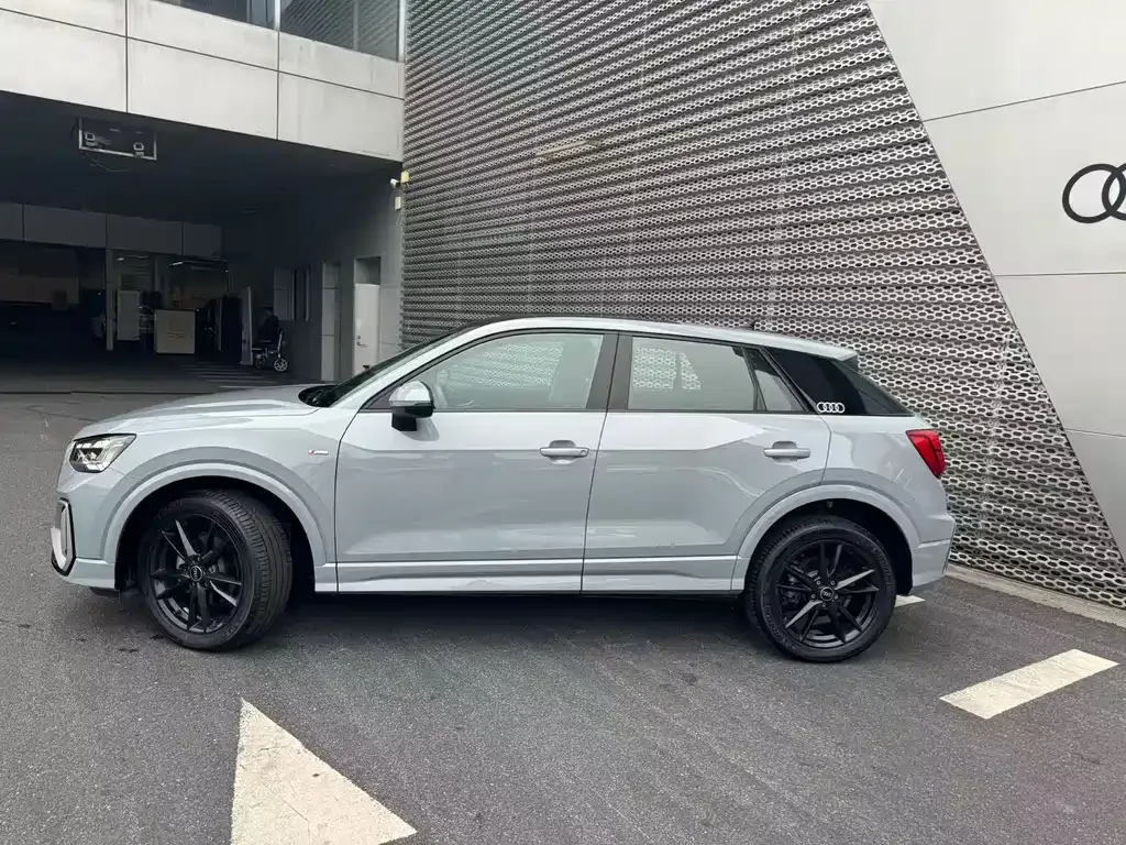 Audi Q2L 2022 из CN, фото 2