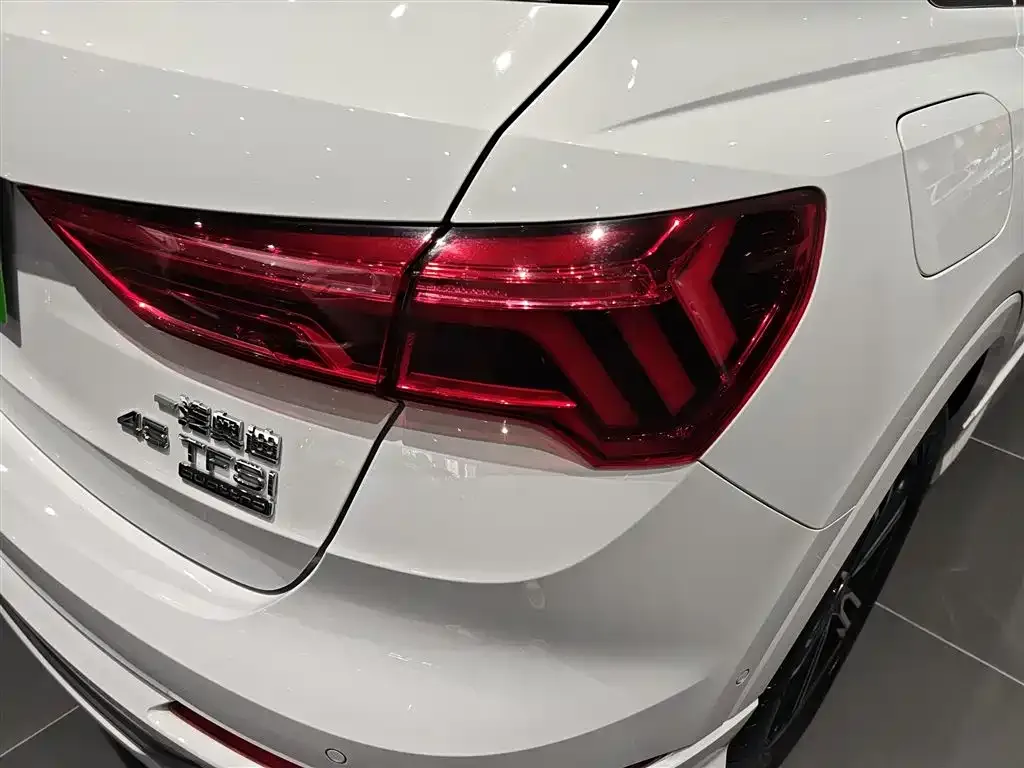 Audi Q3 2023 из CN, фото 8