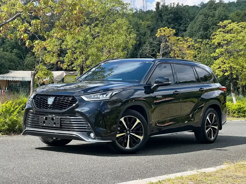 Toyota Crown Kluger 2022 из CN, фото 1