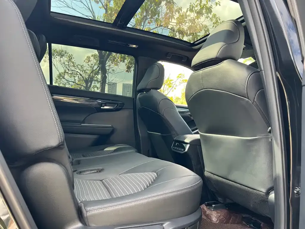 Toyota Crown Kluger 2022 из CN, фото 6