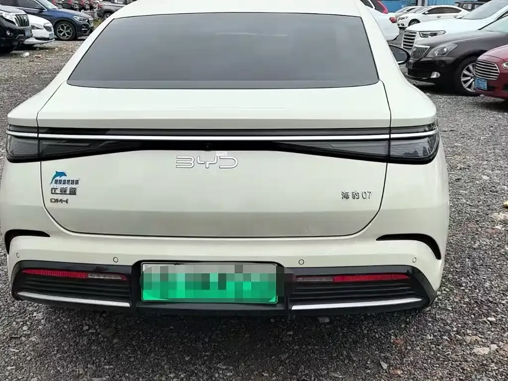 BYD Seal 07 DM-i — фото 9