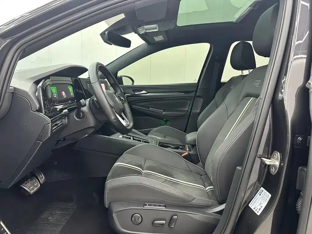 Volkswagen Golf 2022 из CN, фото 4