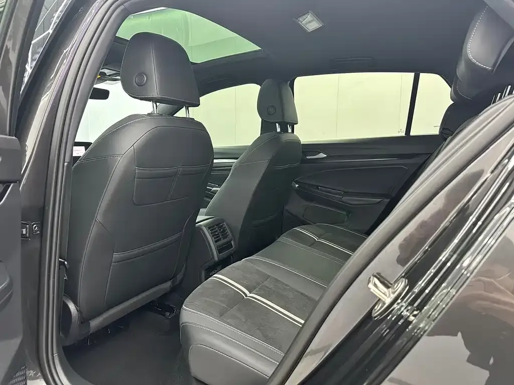 Volkswagen Golf 2022 из CN, фото 5
