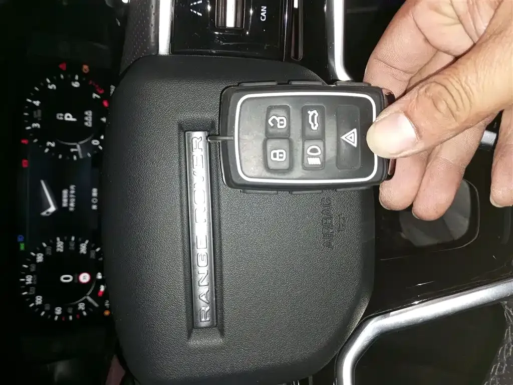 Land Rover Evoque 2023 из CN, фото 9