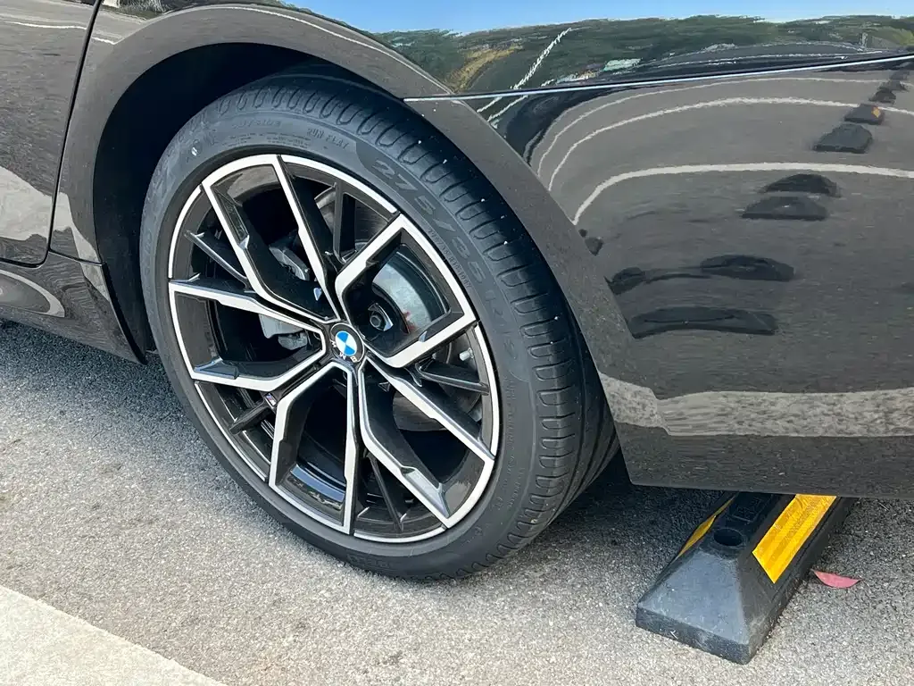 BMW 5 Series 2023 из CN, фото 10