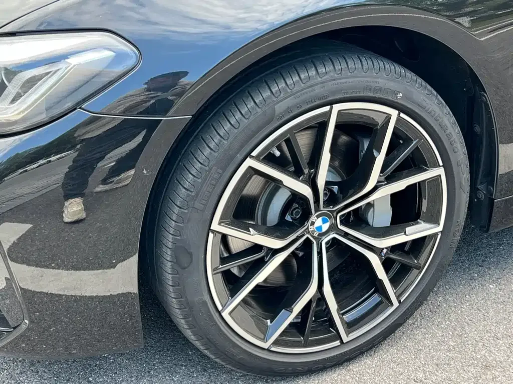 BMW 5 Series 2023 из CN, фото 4