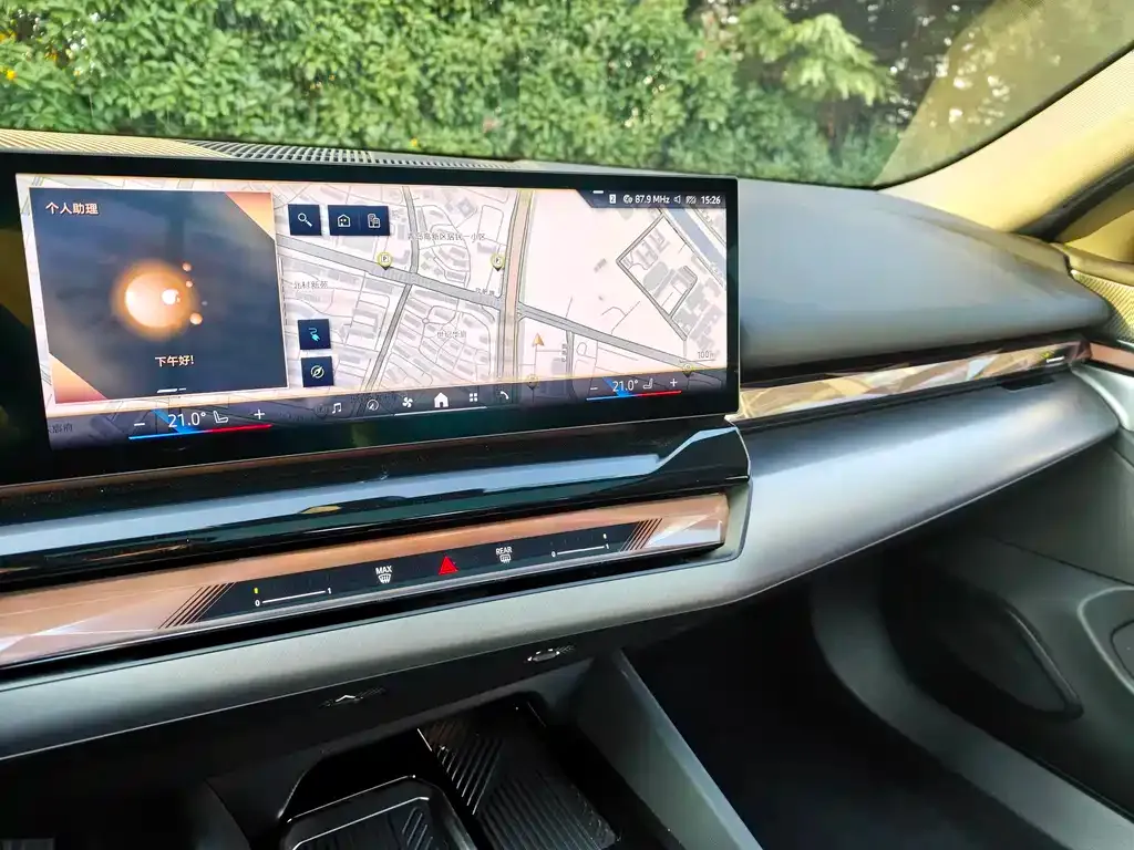 BMW i5 — фото 10