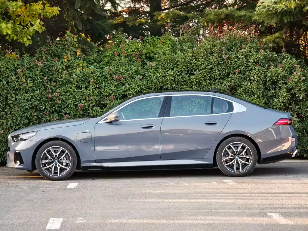 BMW i5 — фото 3