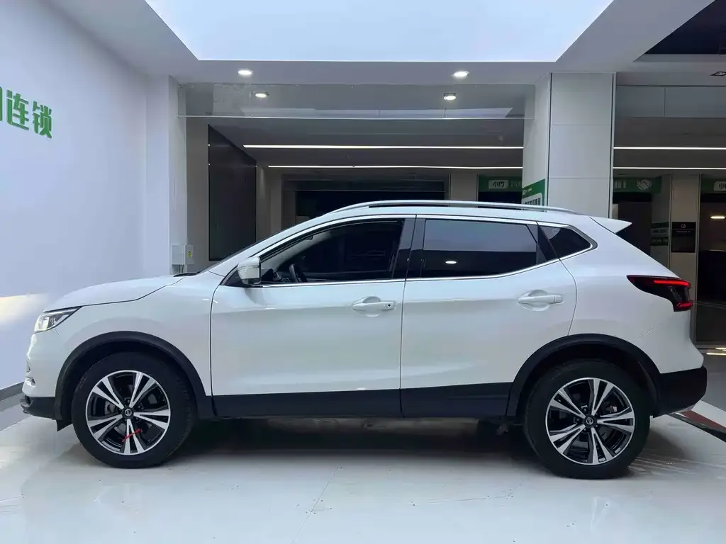 Nissan Qashqai — фото 7