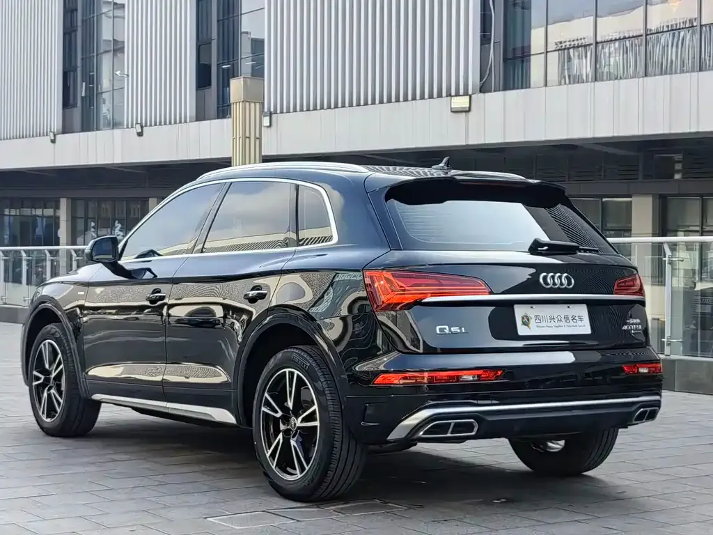 Audi Q5L — фото 7