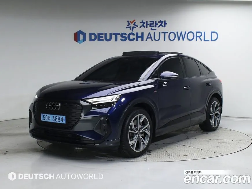 Audi Q4 e-tron — фото 1