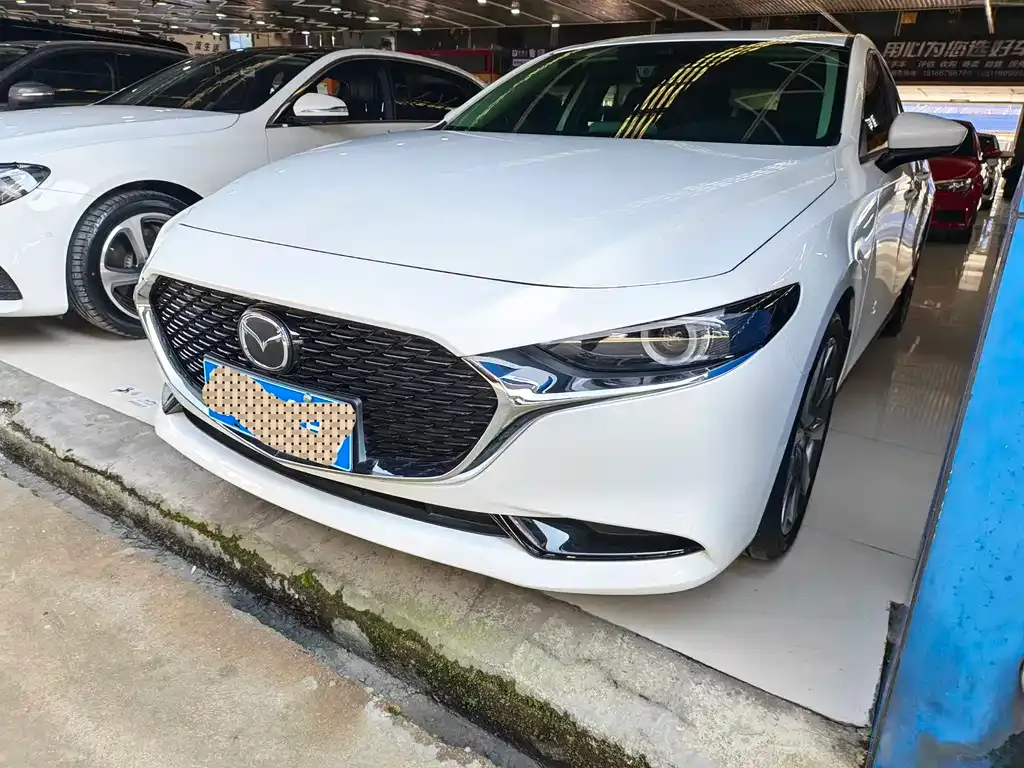Mazda 3 Axela 2023 из CN, фото 1