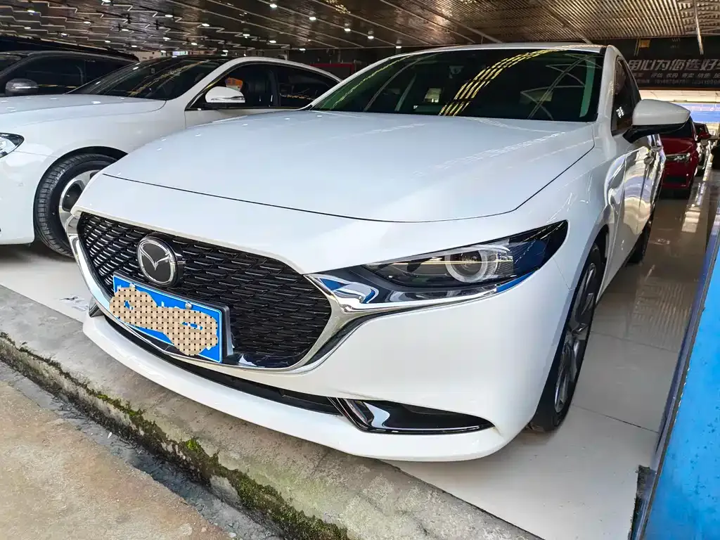 Mazda 3 Axela 2023 из CN, фото 2