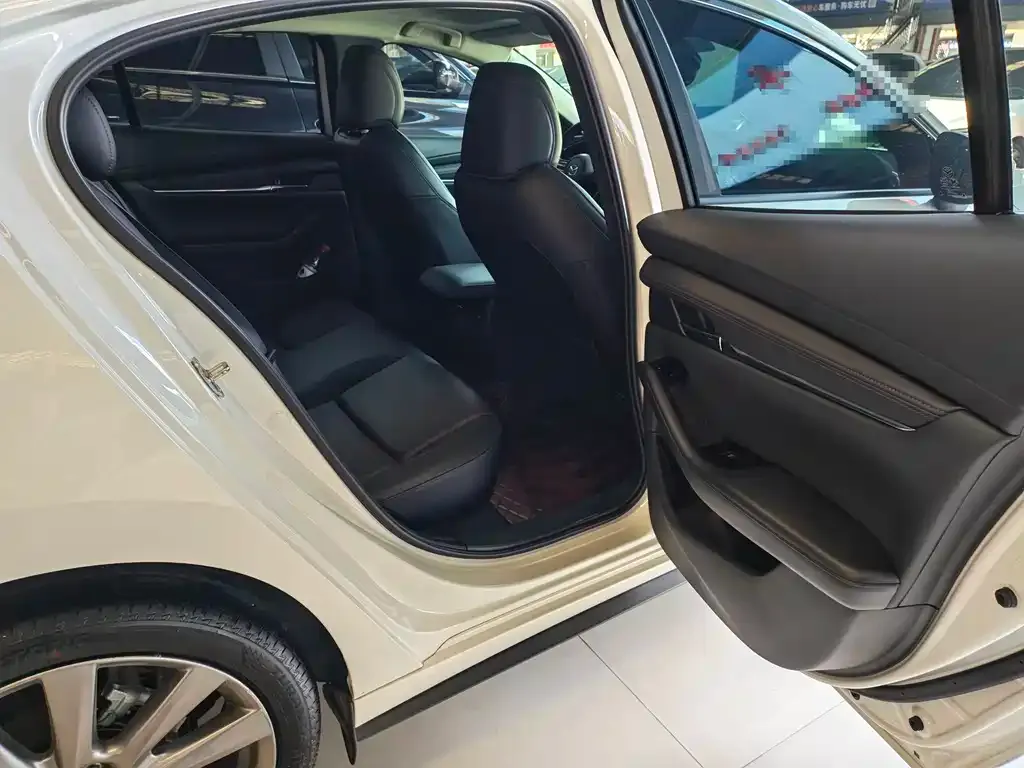 Mazda 3 Axela 2023 из CN, фото 8