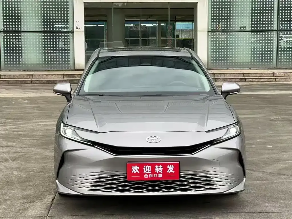 Toyota Camry 2024 из CN, фото 2