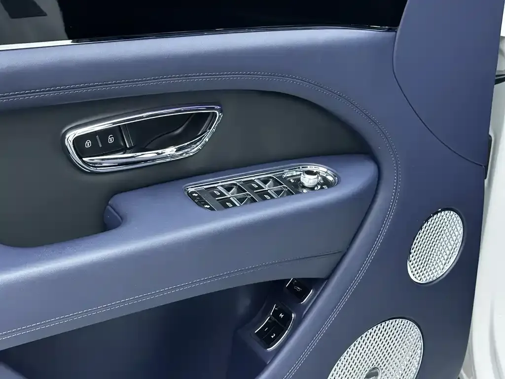 Bentley Bentayga 2022 из CN, фото 10