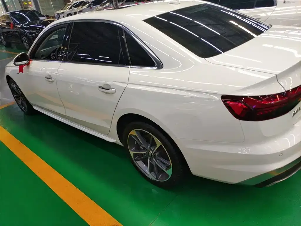 Audi A4L 2023 из CN, фото 5