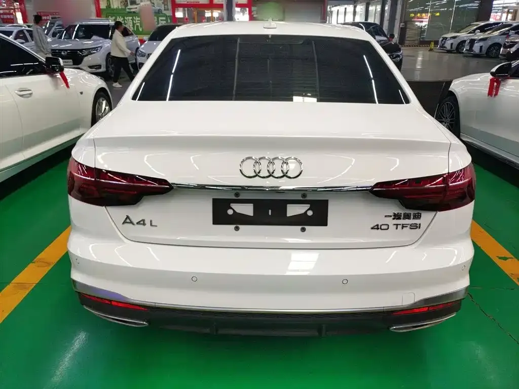 Audi A4L 2023 из CN, фото 6