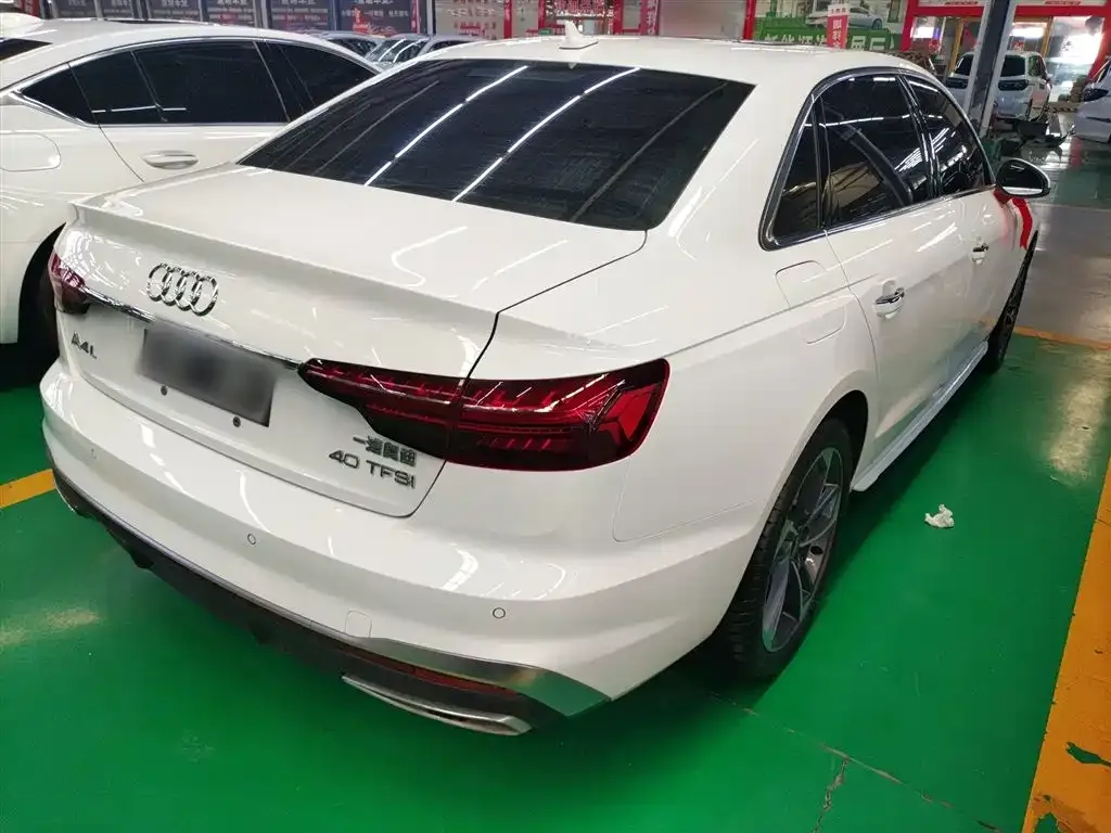 Audi A4L 2023 из CN, фото 7