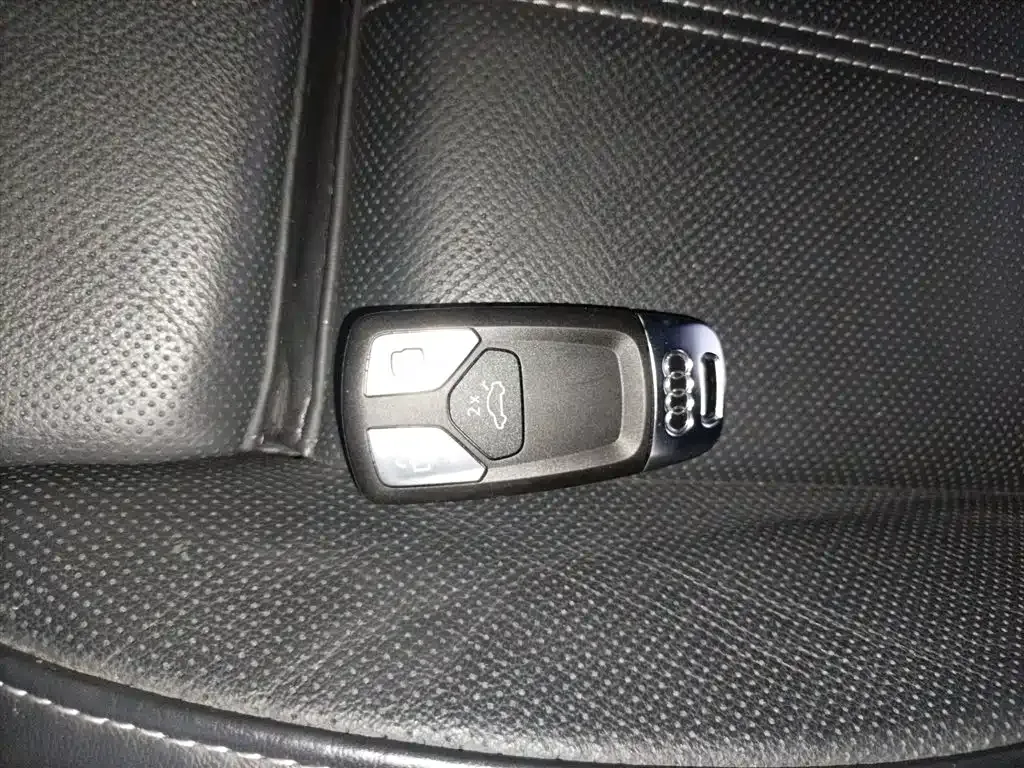 Audi A4L 2023 из CN, фото 9