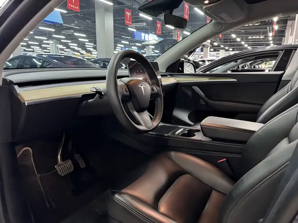 Tesla Model Y — фото 4