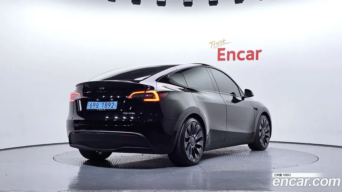 Tesla Model Y — фото 2