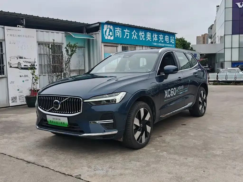 Volvo XC60 PHEV 2023 из CN, фото 1