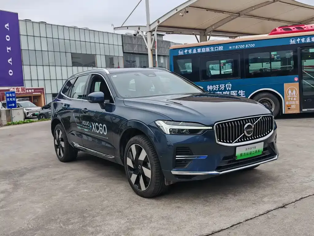 Volvo XC60 PHEV 2023 из CN, фото 3