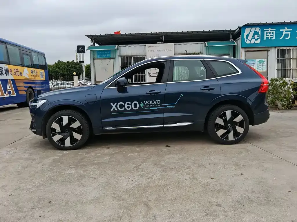Volvo XC60 PHEV 2023 из CN, фото 6