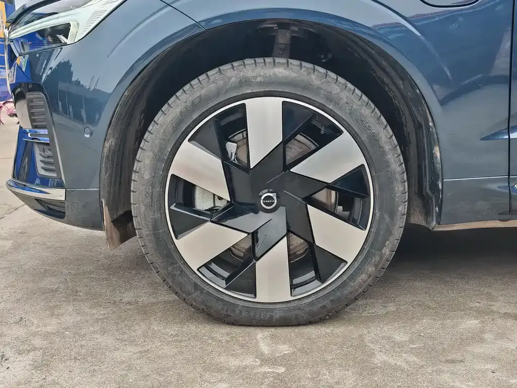 Volvo XC60 PHEV 2023 из CN, фото 7