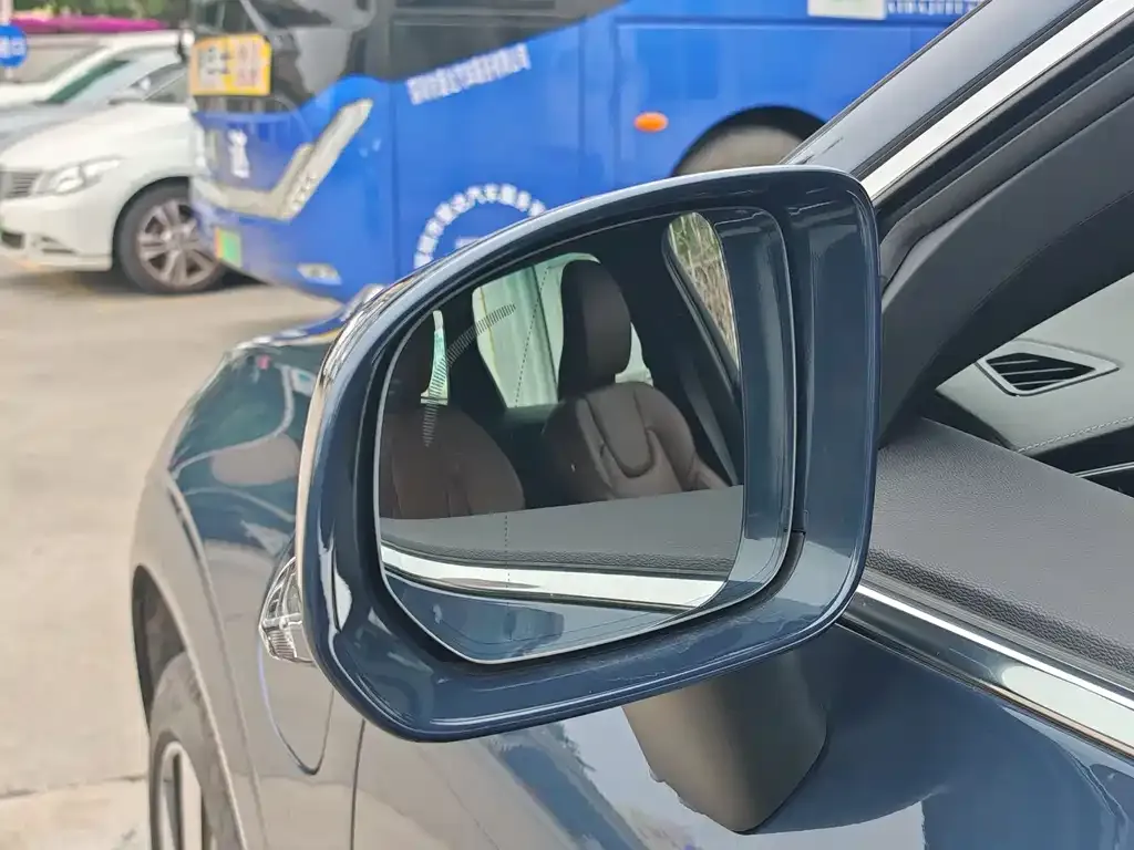 Volvo XC60 PHEV 2023 из CN, фото 9