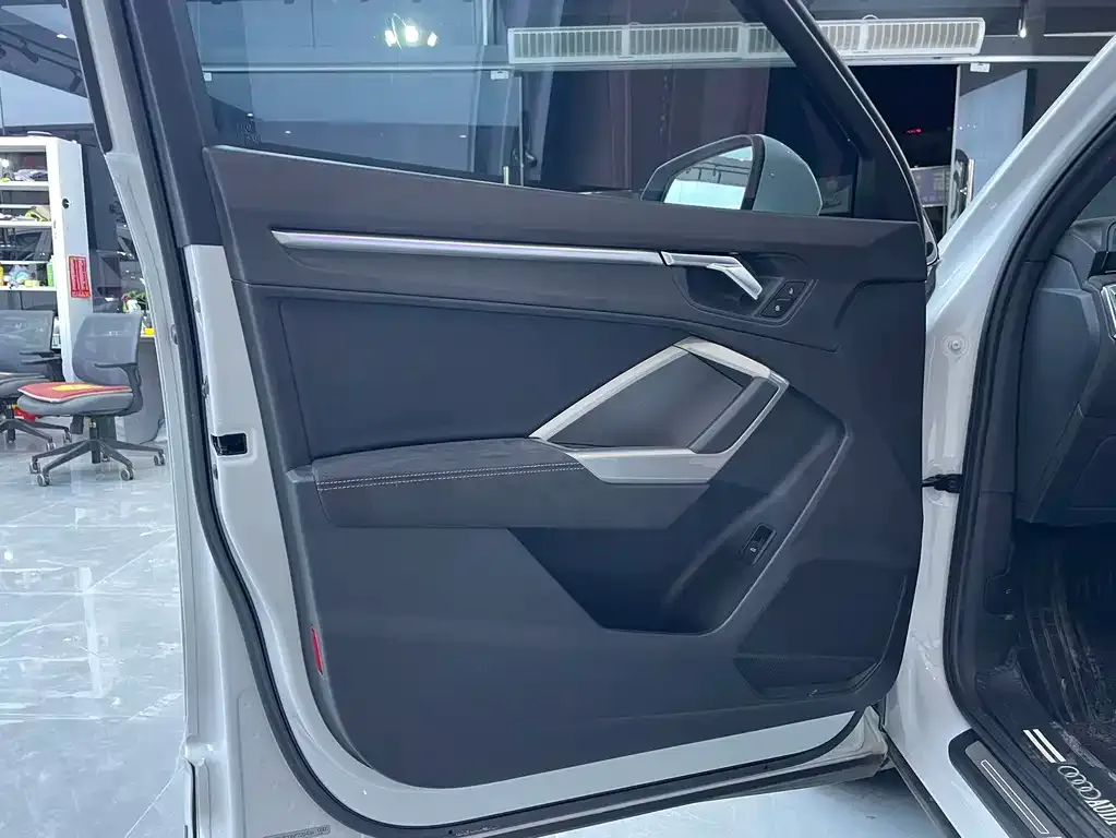 Audi Q3 2023 из CN, фото 5