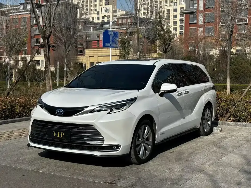 Toyota Sienna 2024 из CN, фото 1