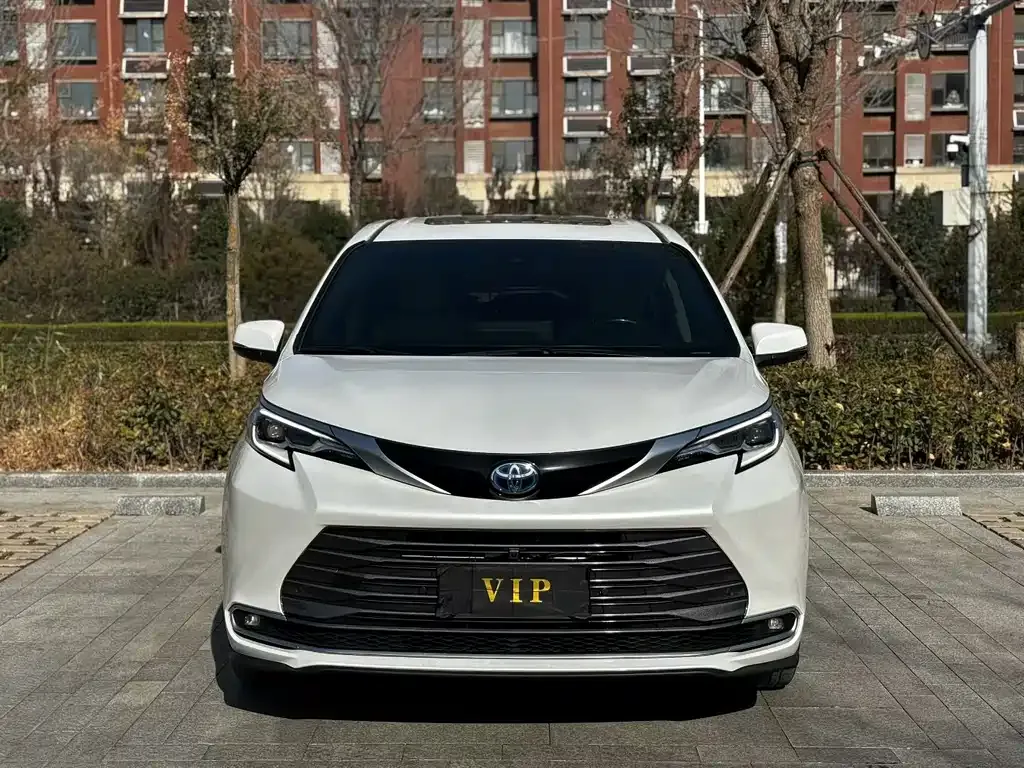 Toyota Sienna 2024 из CN, фото 2