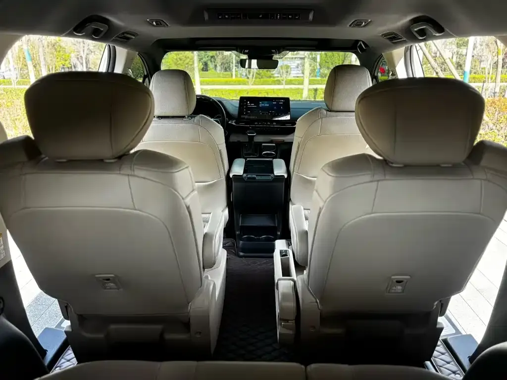 Toyota Sienna 2024 из CN, фото 6