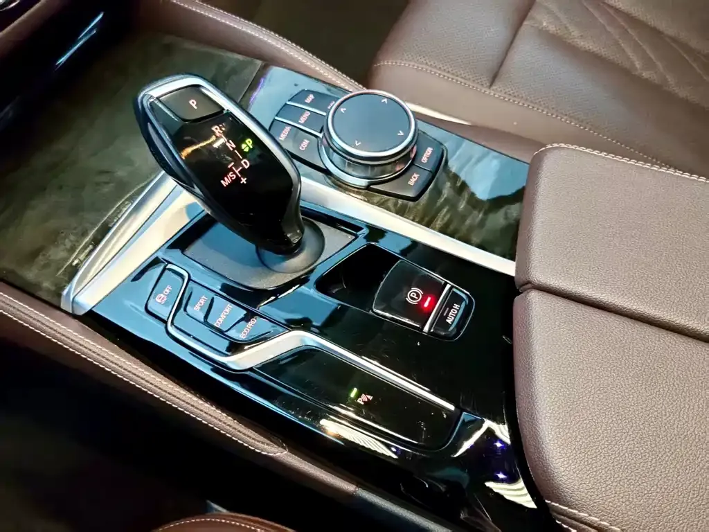 BMW 5 Series 2024 из CN, фото 10