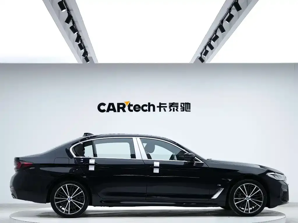 BMW 5 Series 2023 из CN, фото 5