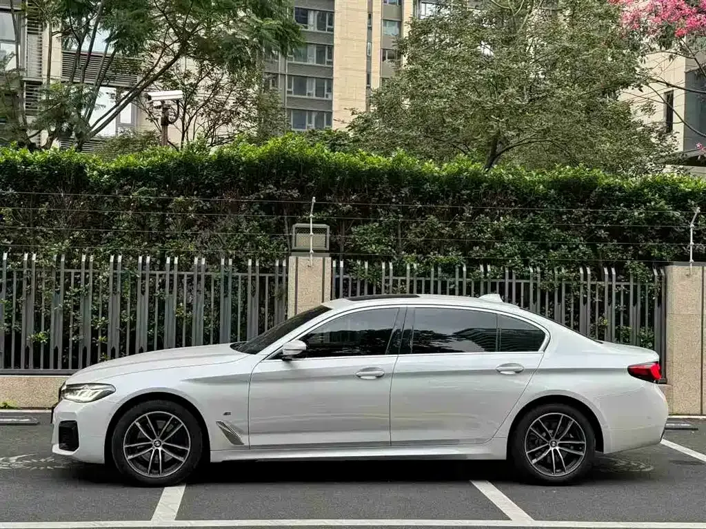 BMW 5 Series — фото 2