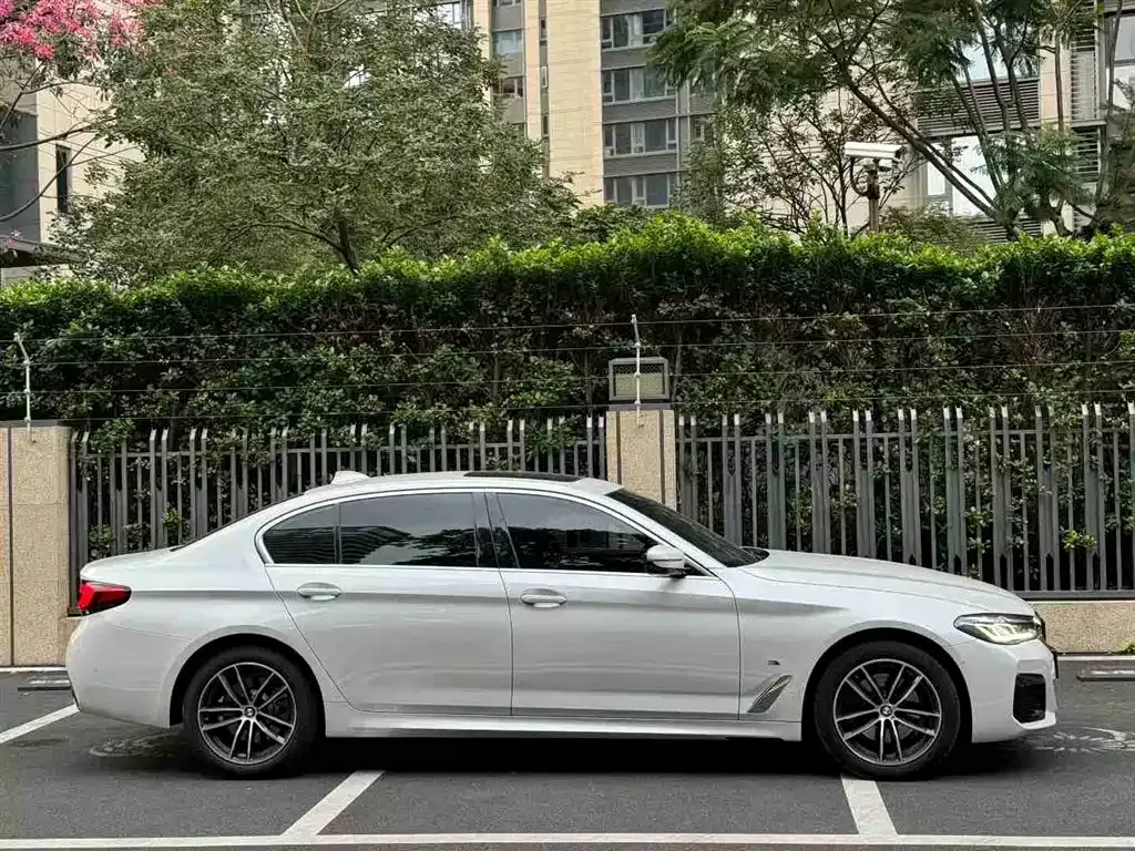 BMW 5 Series — фото 4