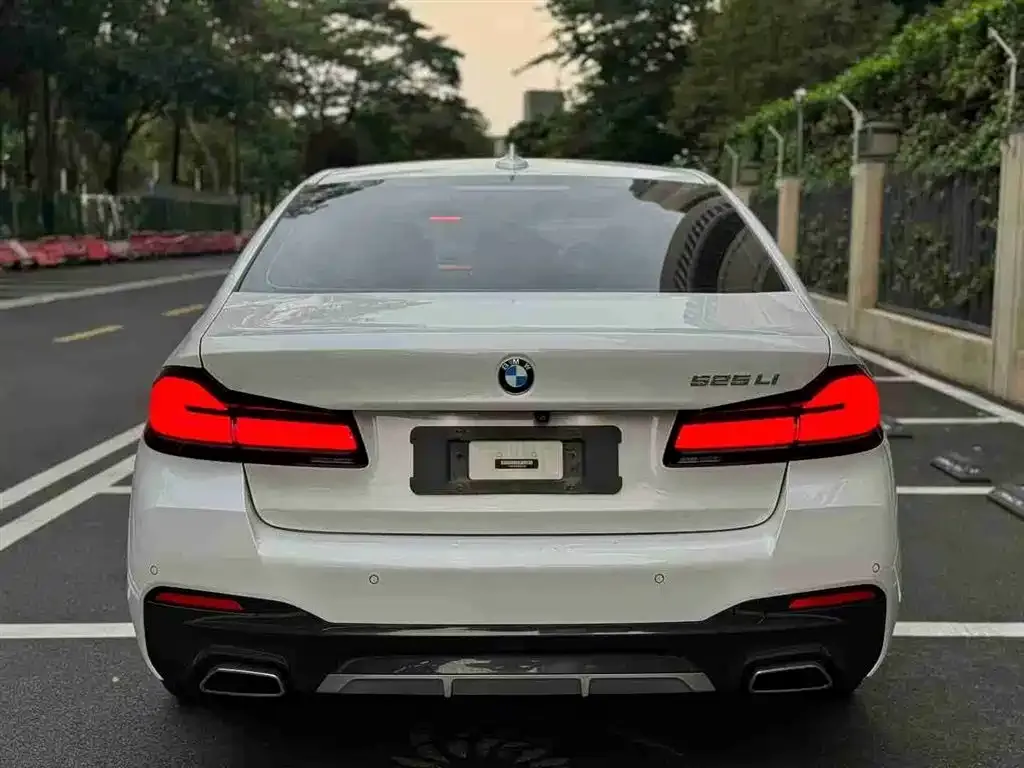 BMW 5 Series — фото 5