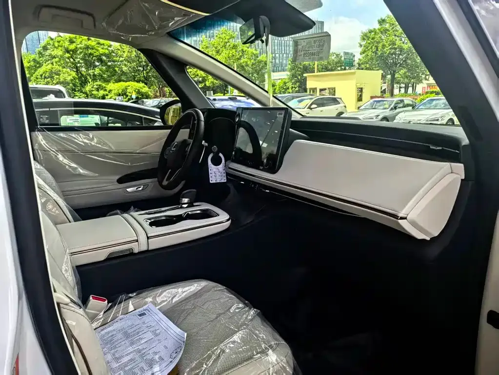 Lexus LM 2025 из CN, фото 3