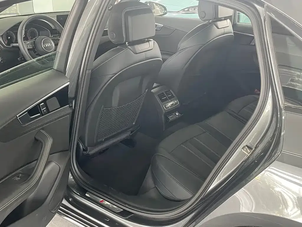 Audi A4L 2025 из CN, фото 8