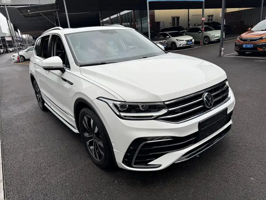 Volkswagen Tiguan L — фото 3