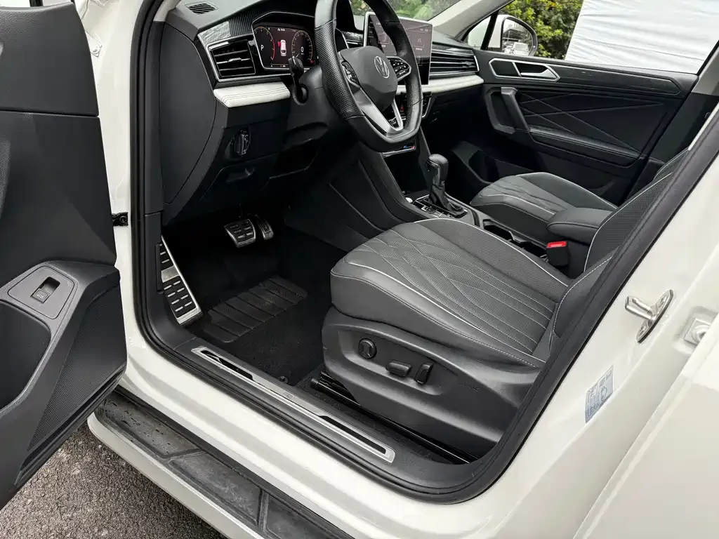 Volkswagen Tiguan L — фото 4
