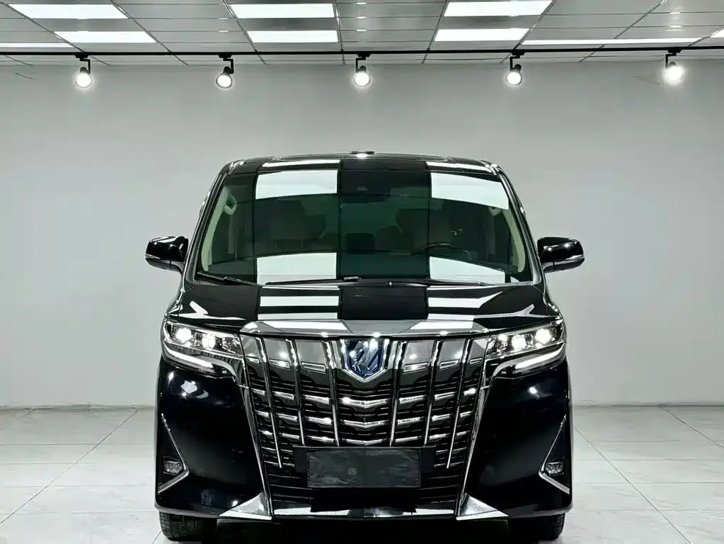 Toyota Alphard 2023 из CN, фото 1