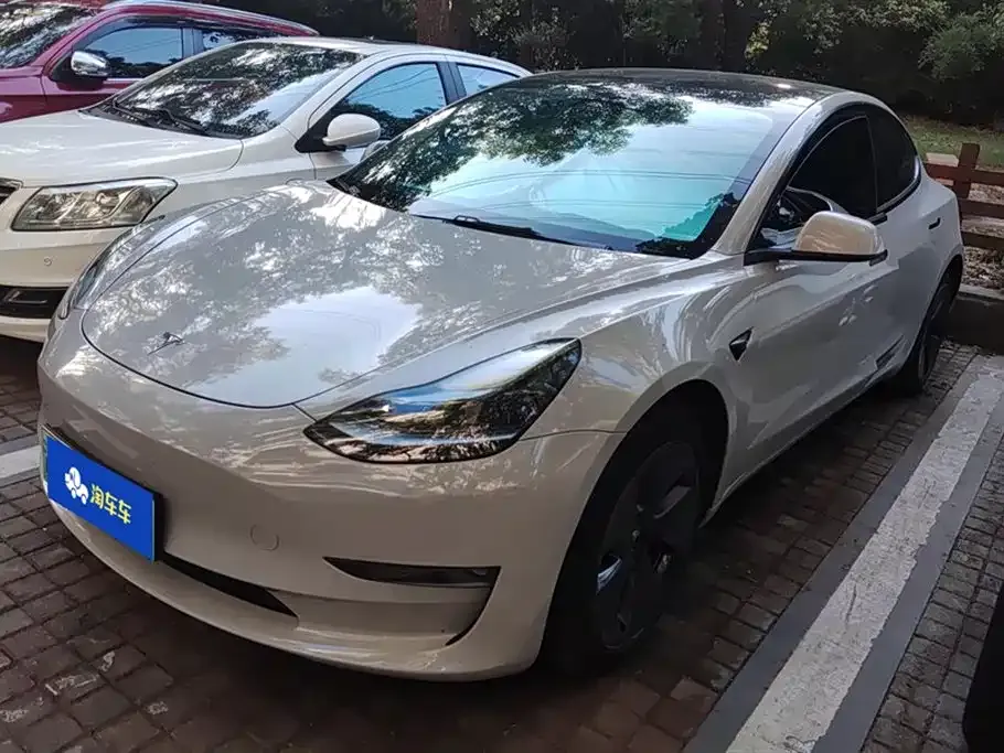 Tesla Model 3 — фото 1
