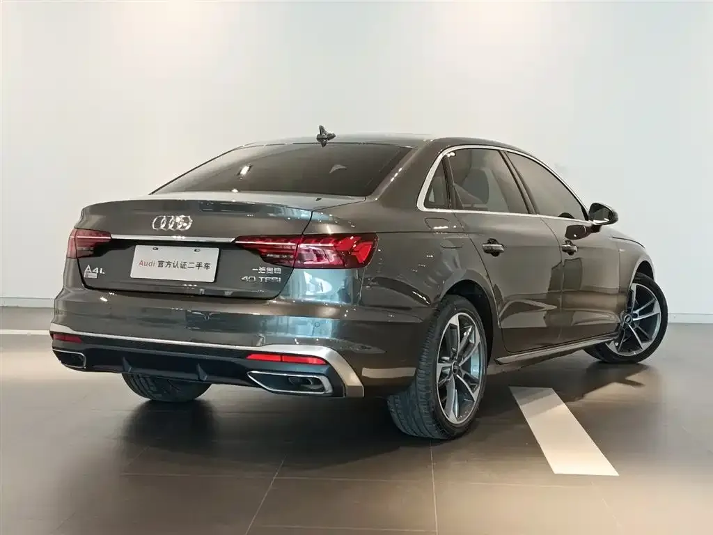 Audi A4L 2022 из CN, фото 4